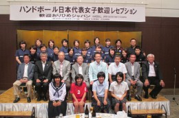 「おりひめジャパン」と記念撮影